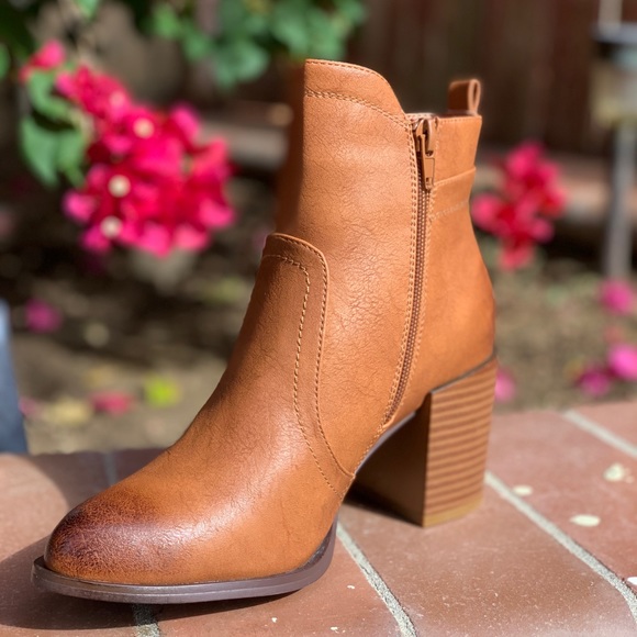 NEW ARRIVALS Ladies chunky heels booties. Brown - Picture 3 of 4